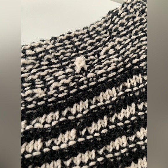 Black and white knit short sleeved top - Picture 8 of 8